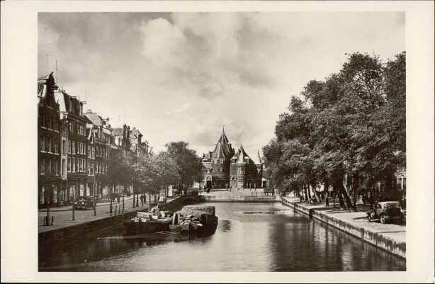 Amsterdam - Kloveniersburgwal met St. Anthony Waag