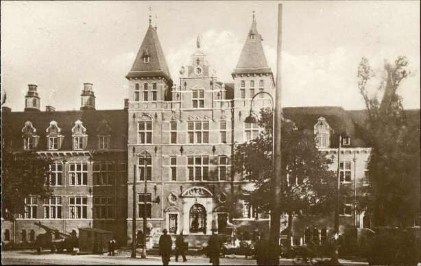 Koloniaal Instituut, hoofdingang.