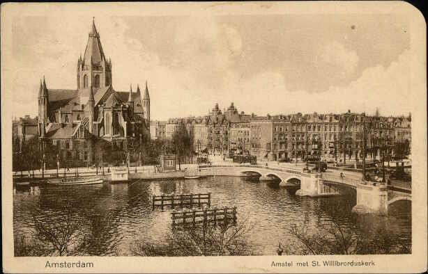 Amsterdam, Amstel met Sint Willibrorduskerk